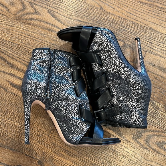 💕x2HP💕Diane von Furstenberg Radcliff Lace-Up Bootie metallic dark silver - Picture 6 of 14